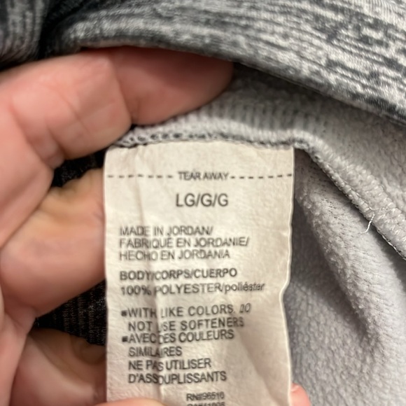 Under Armour Men’s Heathered Gray 1/4 zip Pullover Size L - Picture 9 of 9